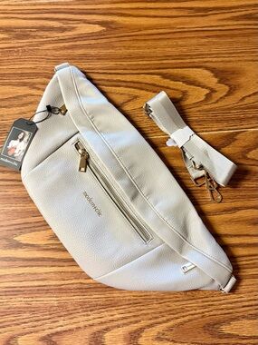 NWT Modern + Chic Presley Oversized Sling Bag